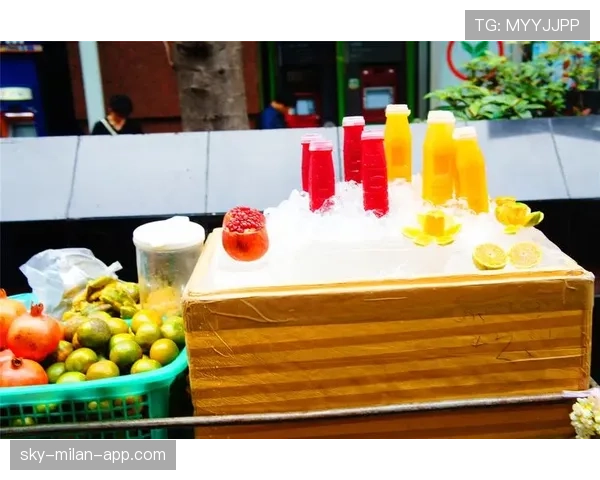 王昶吃路边摊戴着名表，刷到这一幕我瞬间懵了