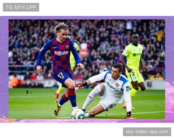 格列兹曼在巴萨体系中的战术适配困境：角色定位与空间利用的冲突解析