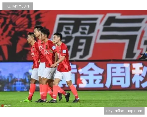广州足球俱乐部近期密集赛程考验体能储备,主场三场关键比赛暴露轮换短板 广州足球俱乐部近期密集赛程考验体能储备,主场三场关键比赛暴露轮换短板
